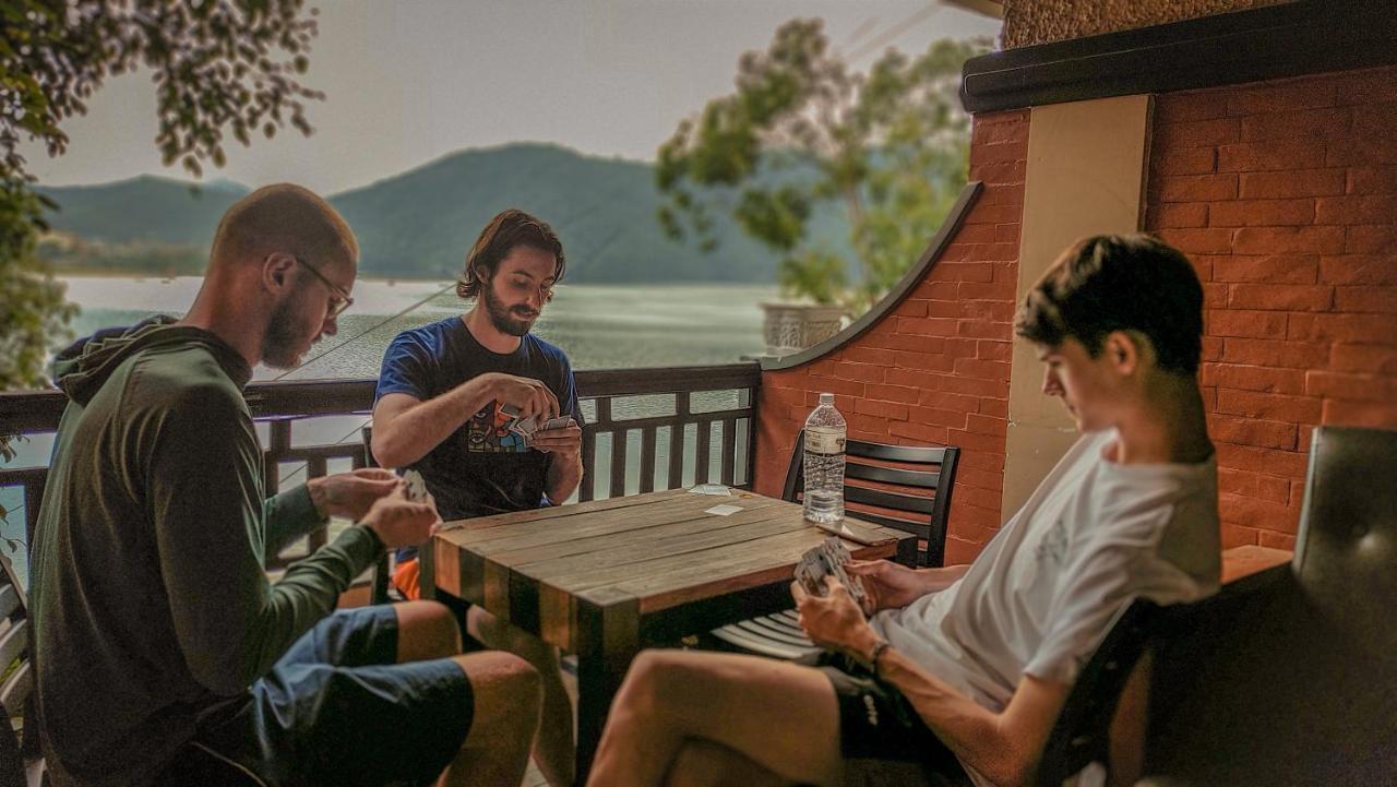 Hotel Forest Lake Backpackers' Hostel Pokhara Exteriör bild