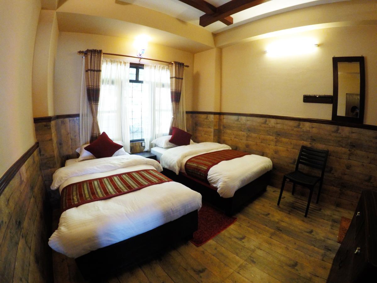 Hotel Forest Lake Backpackers' Hostel Pokhara Exteriör bild
