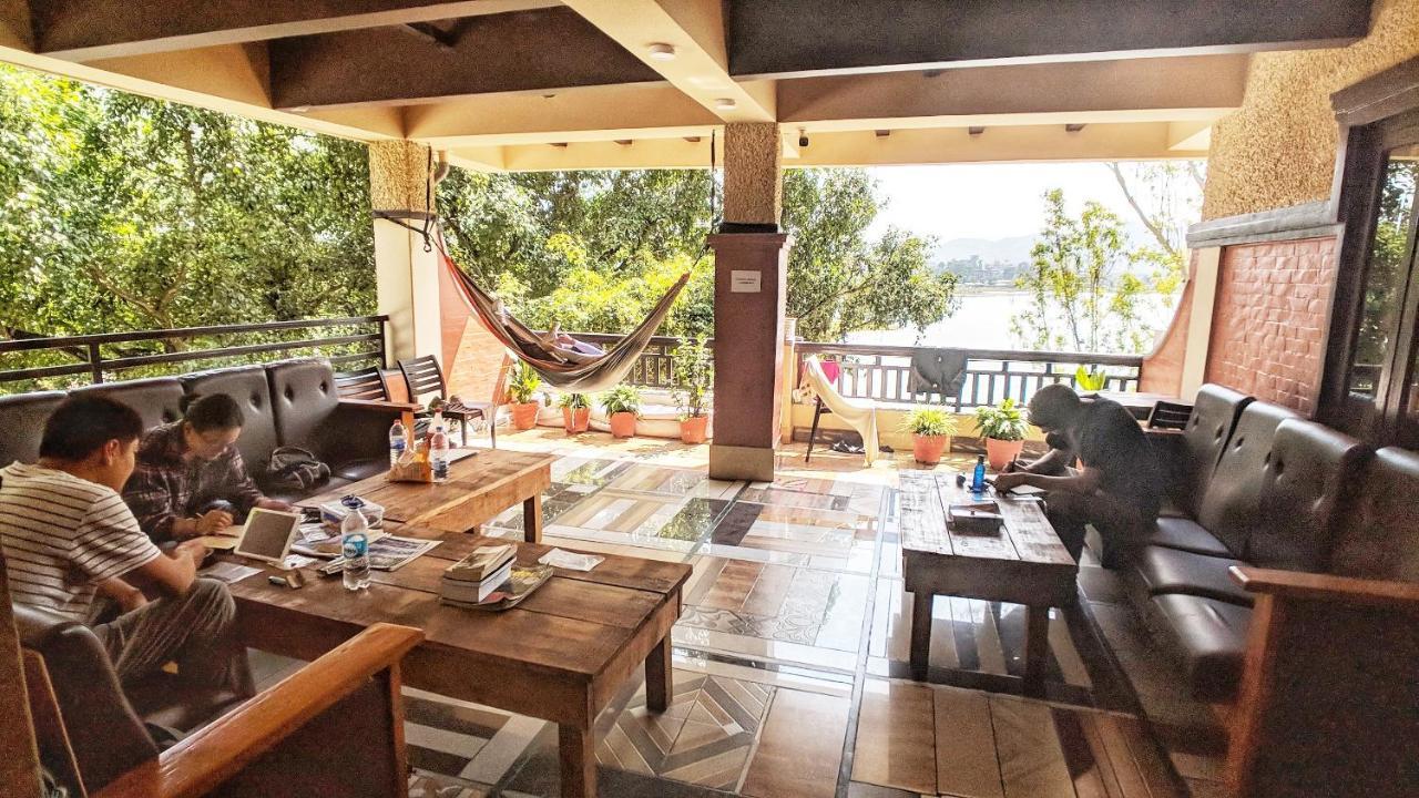 Hotel Forest Lake Backpackers' Hostel Pokhara Exteriör bild