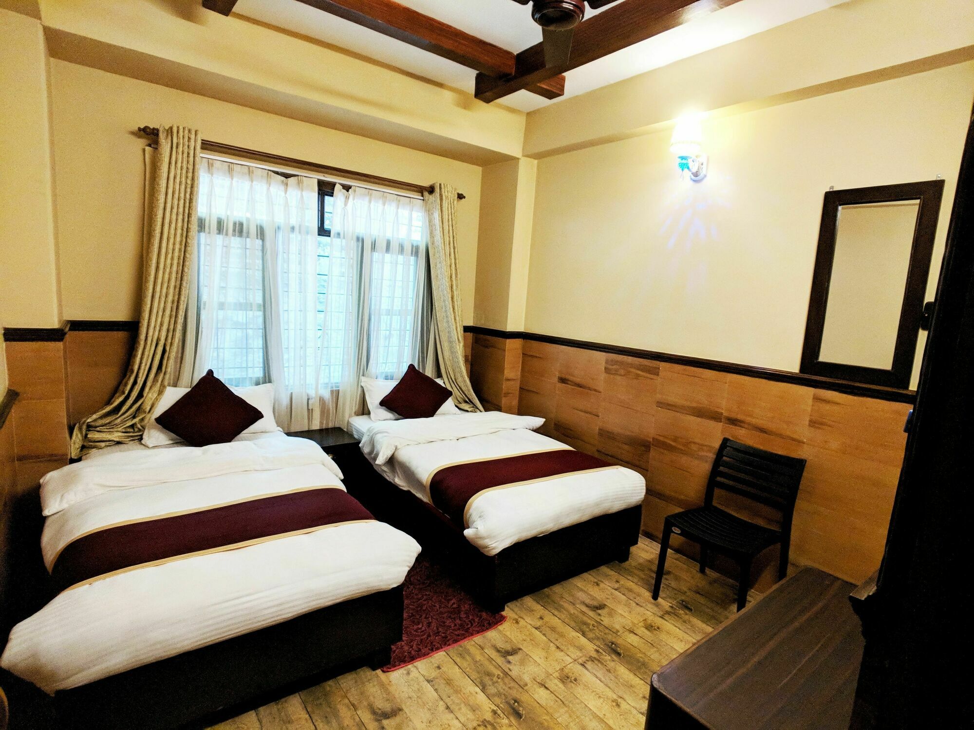 Hotel Forest Lake Backpackers' Hostel Pokhara Exteriör bild